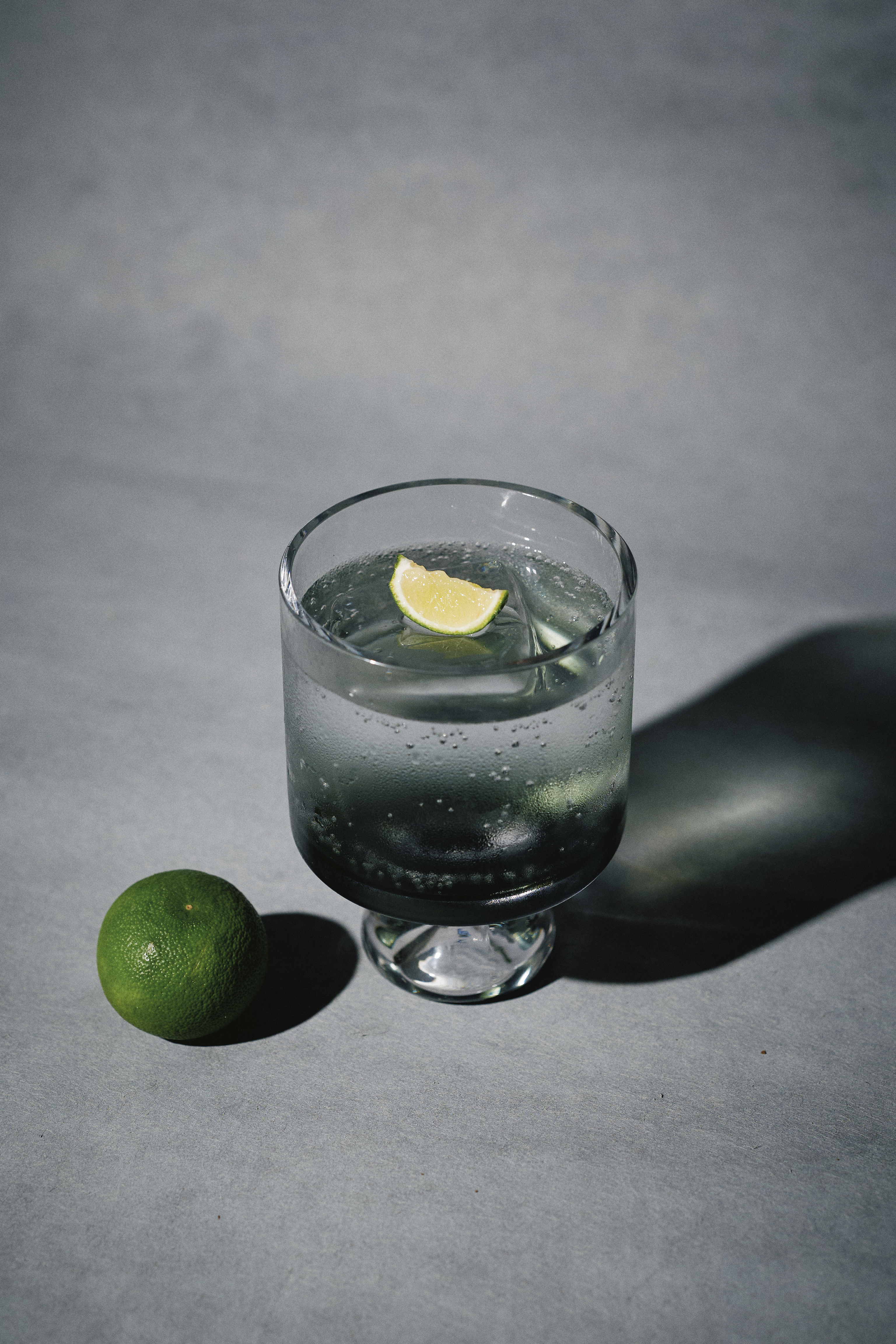 黒文字のジントニック